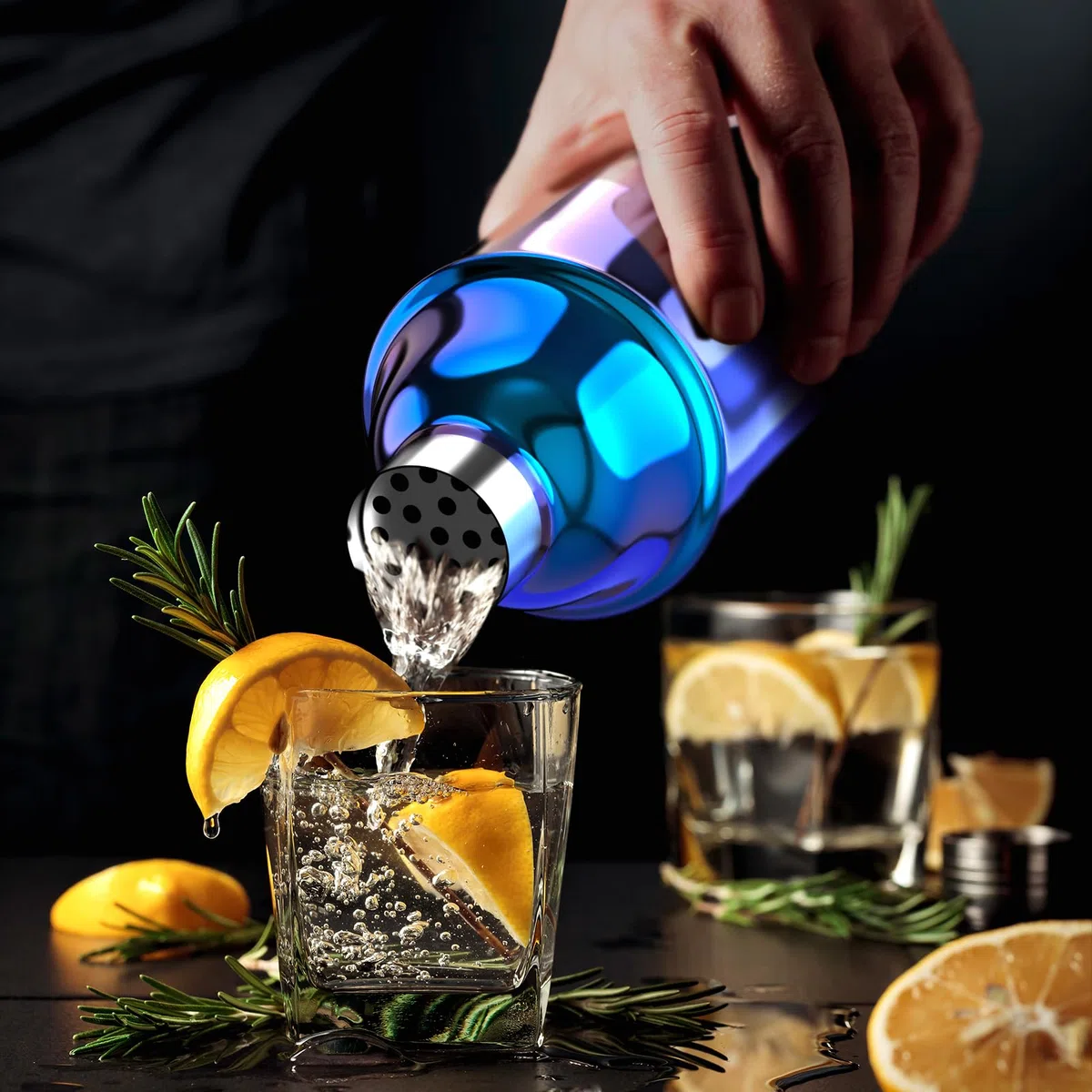 IOV Ensemble shaker à cocktail, shaker à martini de 710 ml avec passoire intégrée, kit d'outils de bar avec livret de recettes (français non garanti), grand shaker professionnel en acier inoxydable